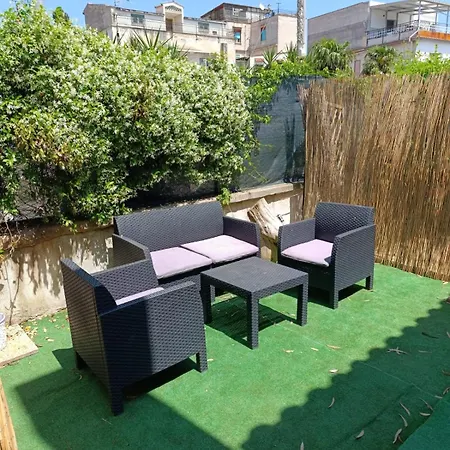 بيت للعطل House In Garden