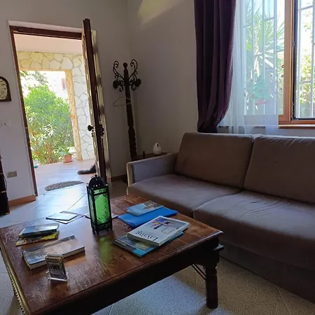 بيت للعطل House In Garden *