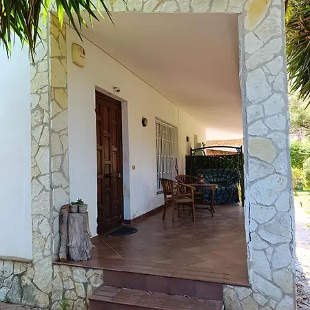 House In Garden بيت للعطل