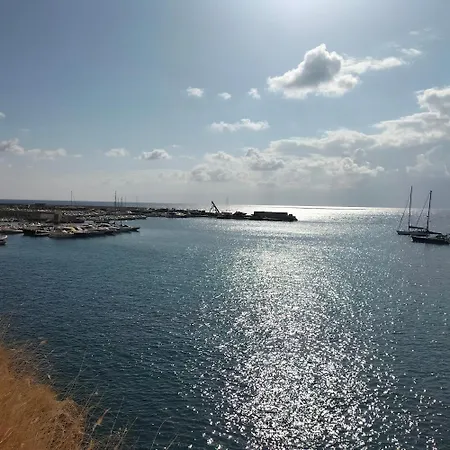 House In Garden بيت للعطل *